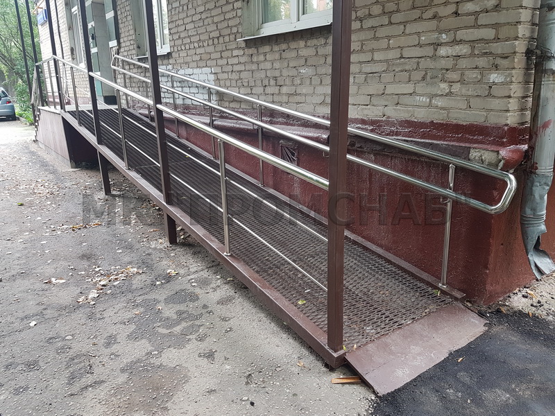 Пандус стац.(Ст3)1100/80х80х3,0/ПВЛ306/огр.(AISI304)2 пор.38,1х1,5/ст.38,1х1,5/2 риг.16х1,5/П/СПС